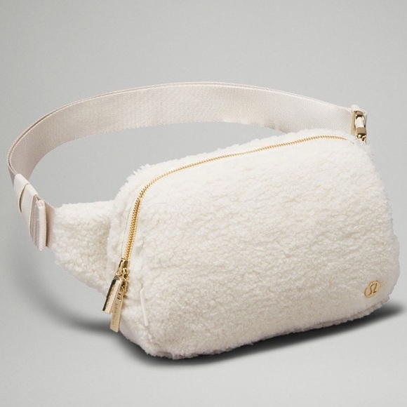 Lululemon Everywhere Belt Bag Fleece Crossbody Bag White Opal 2L Large NWT - Picture 2 of 6